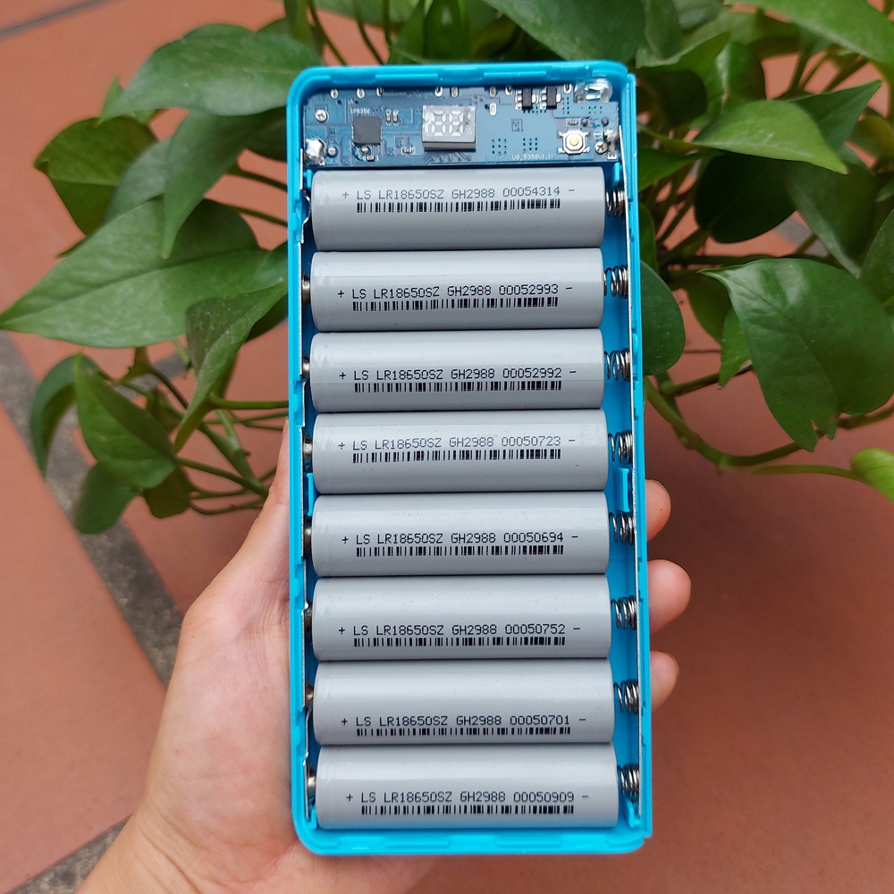 Hộp box sạc dự phòng 8 Cell pin 18650 mạch sạc điện thoại dự phòng không kèm pin