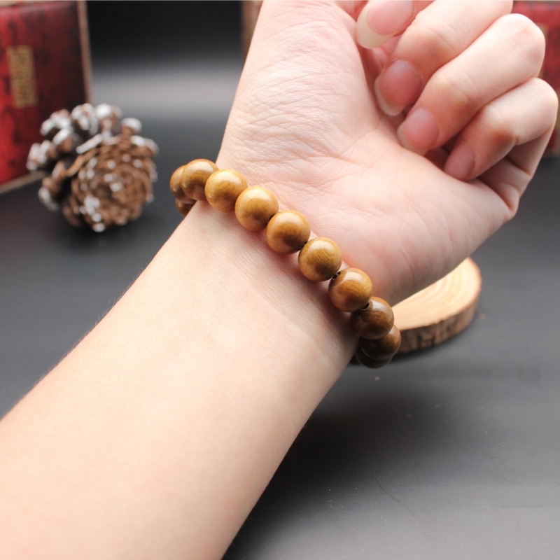 Vòng tay phong thủy gỗ thơm hương thơm tự nhiên loại 8 li thời trang và phong cách