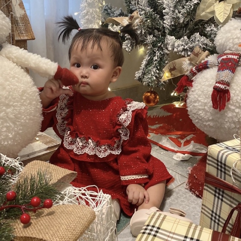 Váy Đỏ Nhũ Phối Ren 𝐍𝐇𝐈́𝐌 𝐗𝐔̀ 𝐊𝐈𝐃𝐒 Cho Bé Gái Sơ Sinh, Đầy Tháng, Thôi Nôi, Sinh Nhật Chất XÔ MUSLIN V091