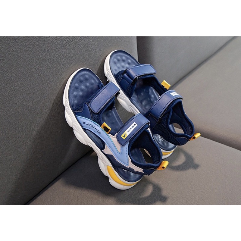 Sandal cho bé trai.