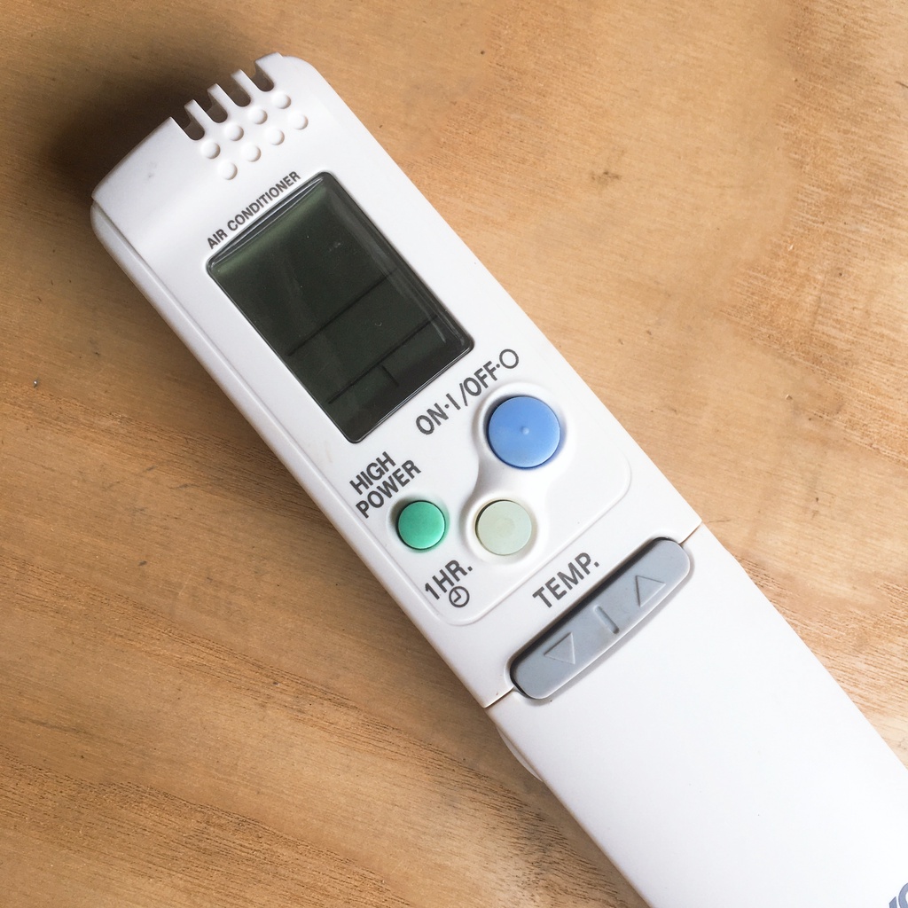 Remote máy lạnh Sanyo bánh mì một đèn, hai đèn [TẶNG KÈM PIN] Khiển remote điều hoà máy lạnh Sanyo