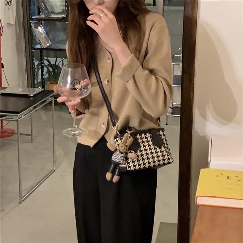 Túi xách kèm charm thỏ