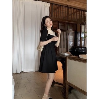 Váy đen nhún thân phối ren ngực