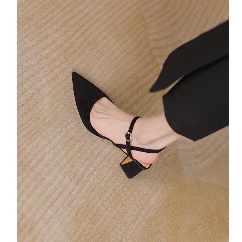 GIÀY ĐẾ VUÔNG XINH XẮN MẪU MỚI