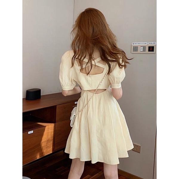 Đầm váy cổ vuông dễ thương