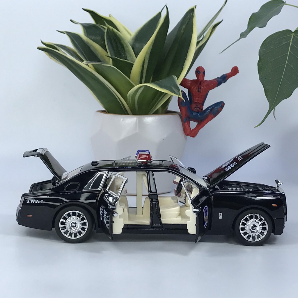 Mô hình xe cảnh sát Rolls Royce Phantom VIII tỷ lệ 1:24 bằng kim loại có đèn chớp nháy ưu tiên và còi hú chuyên dụng