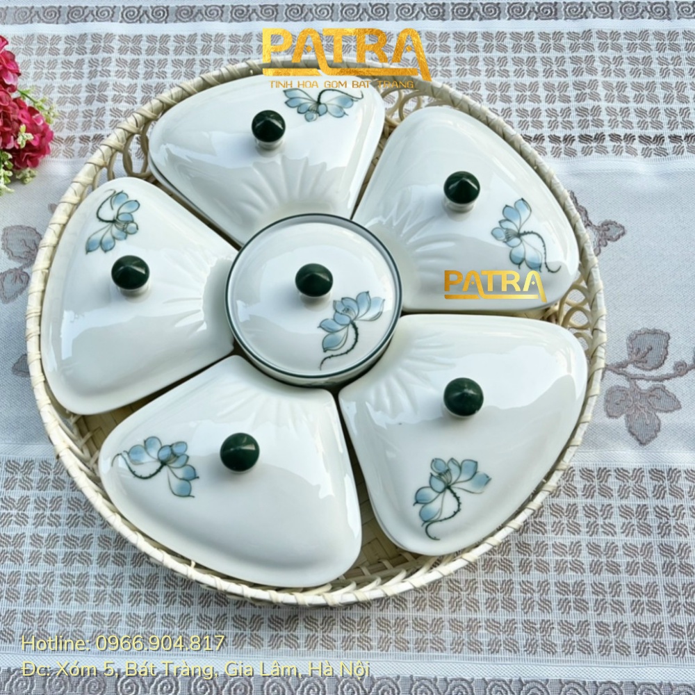 Khay mứt tết, hộp đựng bánh kẹo tết gốm sứ Bát Tràng hình hoa cao cấp kèm đế gỗ