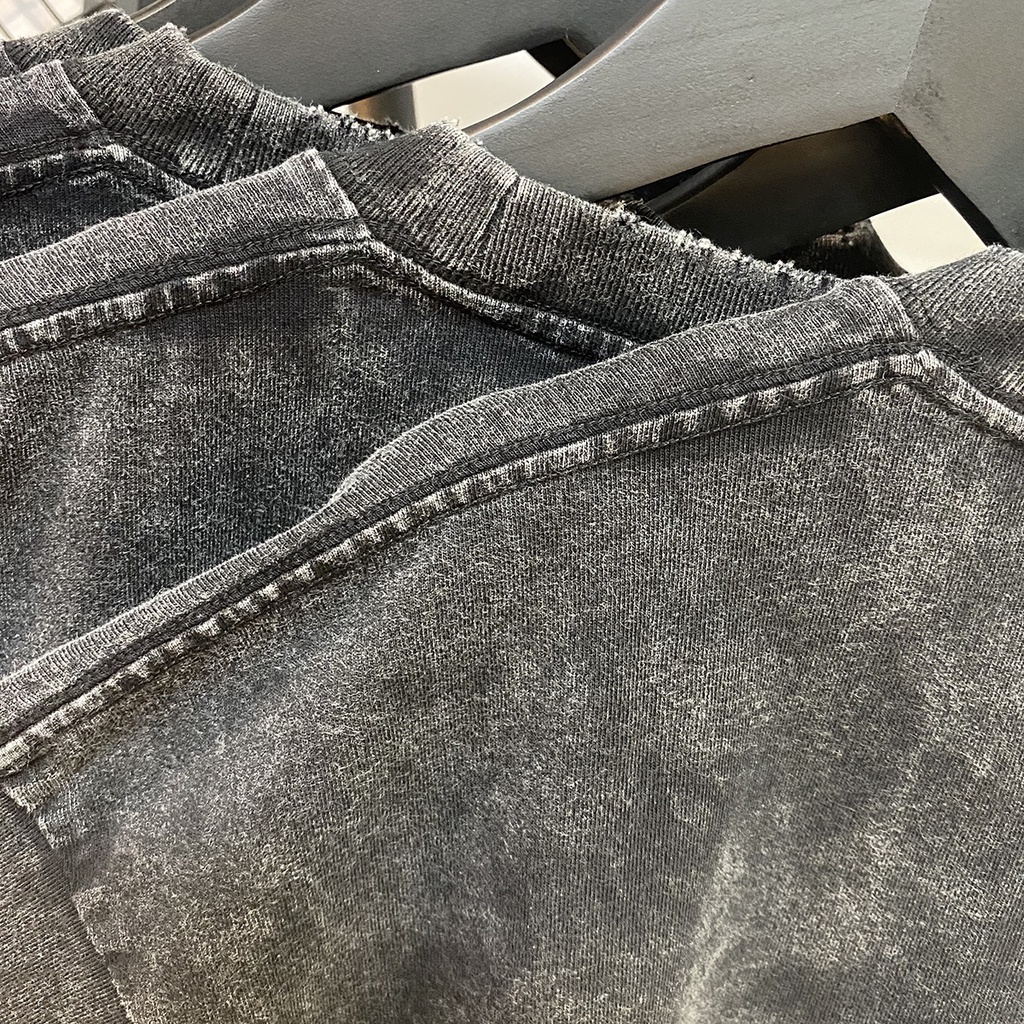 Áo Phông Loang Cổ Tròn Phối STICKER Bản Lớn Phong Cách Trẻ Trung Năng Động