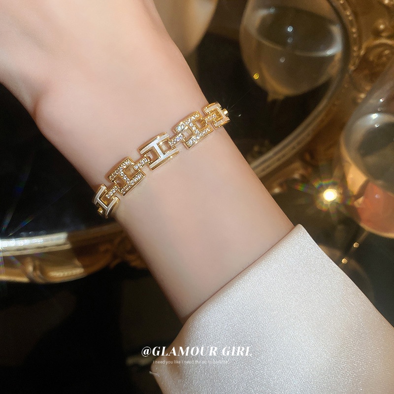Vòng Tay Đính Đá Zircon Chữ H Nhẹ Nhàng Sang Trọng Thời Trang Cao Cấp
