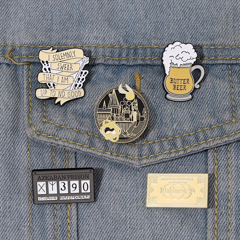 Ghim Cài Áo Hình Lâu Đài Ma Thuật Sáng Tạo