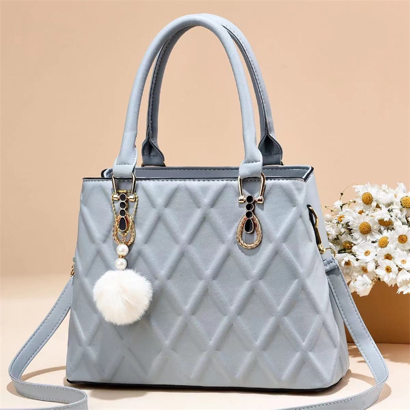 Ielgy Túi bucket Đeo Chéo Vai Gắn Quả Bông Sọc Hình Thoi Dành Cho Nữ