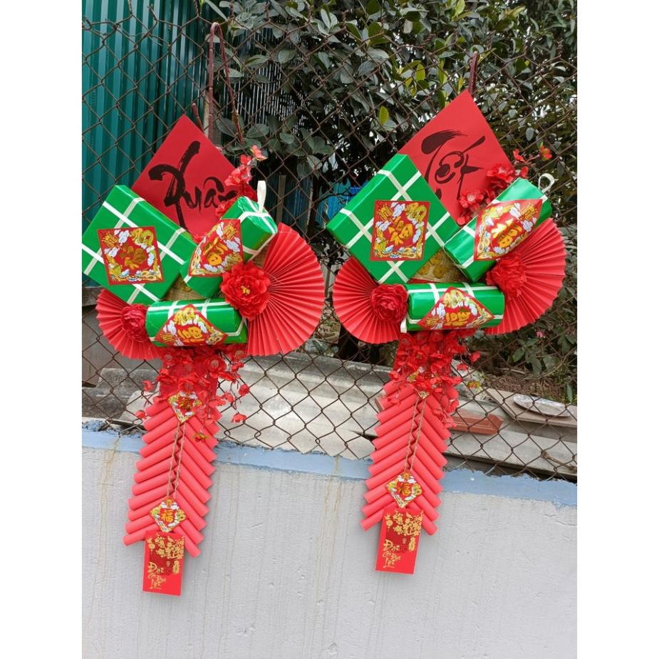 mẹt bánh trưng, pháo, bánh tét, hoa đào trang trí tết