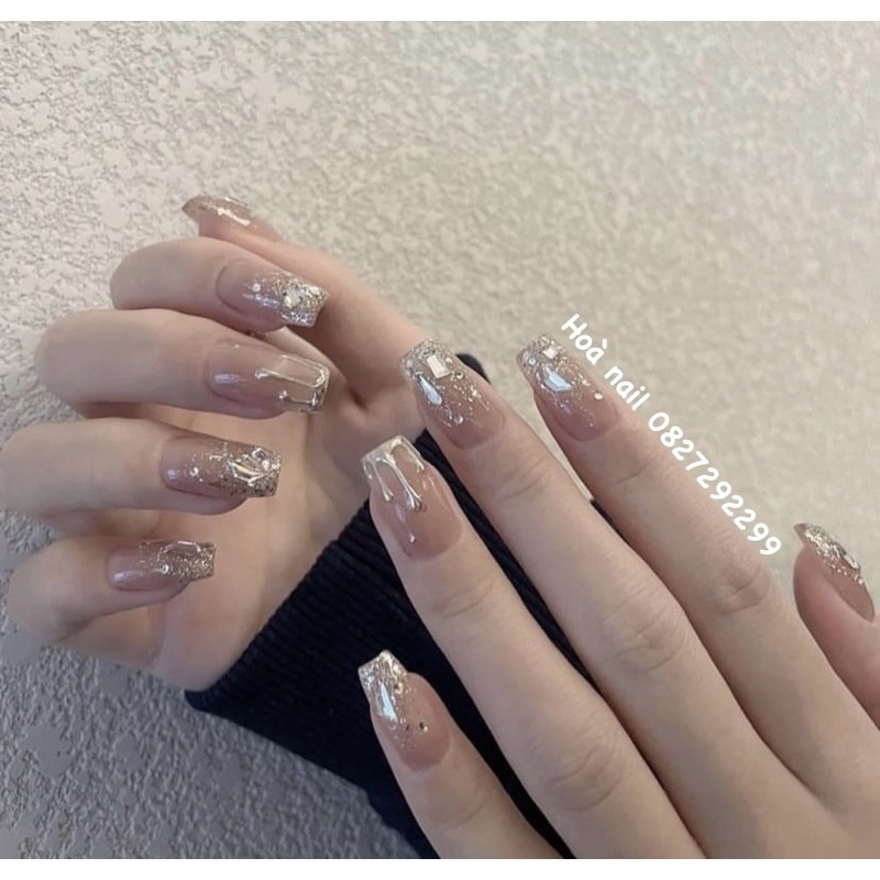 Nailbox thiết kế đính đá nhũ fom thang ngắn nền thạch