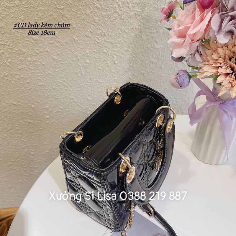 Túi Xách Nữ Dáng Vuông Da Bóng Tặng Kèm Chùm Siêu Xinh