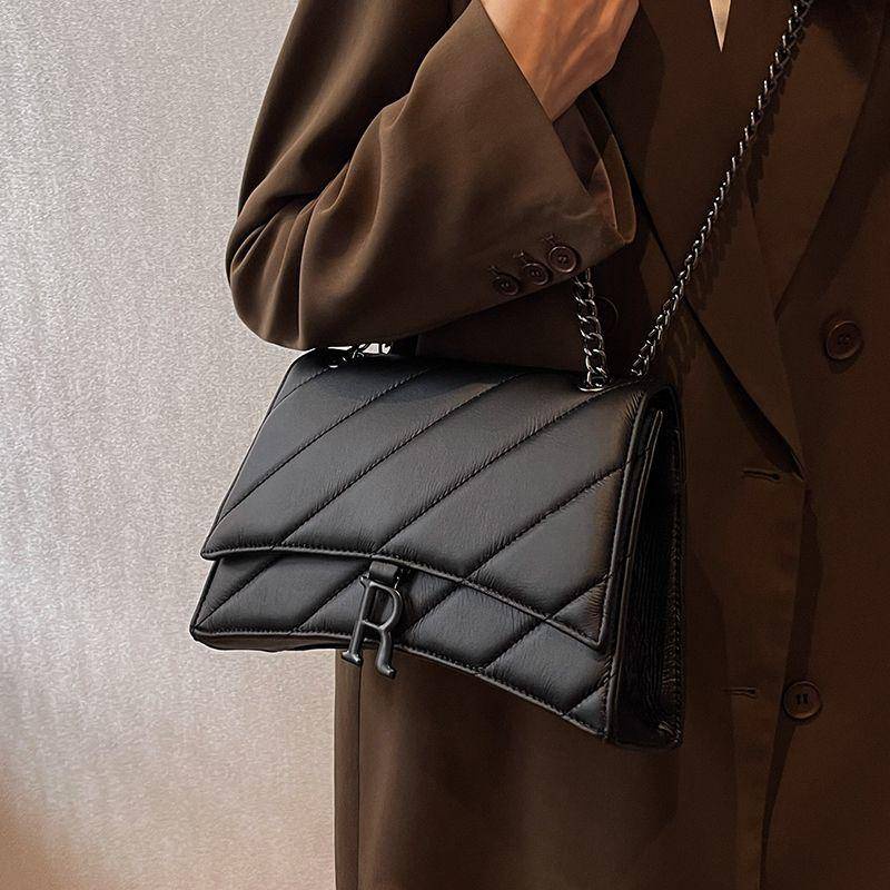 Túi Xách Đeo Vai Phối Dây Xích Phong Cách Thời Trang Mới 2022 Dành Cho Nữ