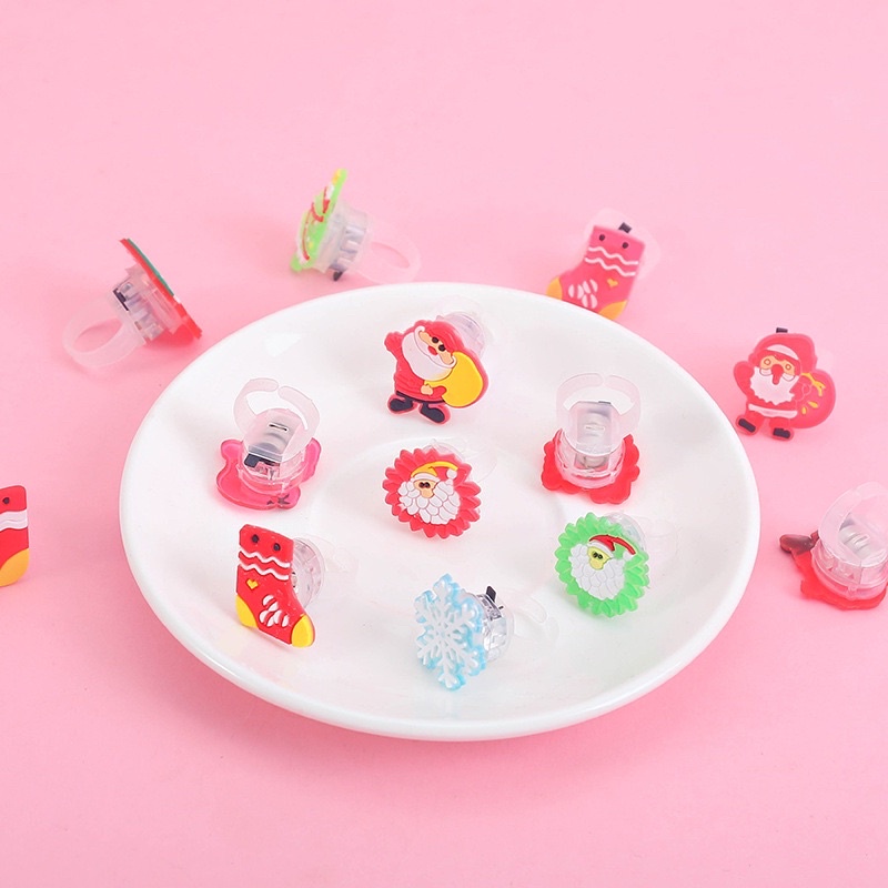 Nhẫn Đeo Tay Phát Sáng Trong Đêm Hình Ông Già Noel Người Tuyết Cho Bé.