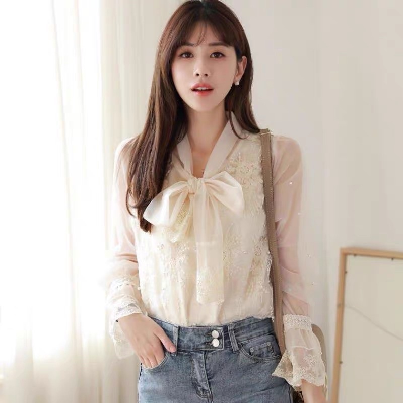 Áo Sơ Mi Ren Cổ Nơ Đính Hạt Tay Ren Công Chúa