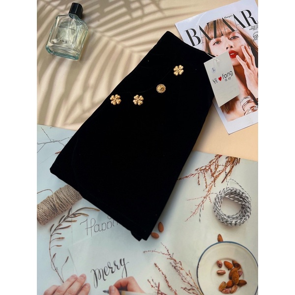 Chân Váy Nhung Đính Cúc Hoa ⚡️ CHẤT ĐẸP 100% ⚡️ Chất Liệu Dày Dặn , Khoá Kéo Sau Lưng , Có Lót Ống Bo Chun , Siêu Đẹp