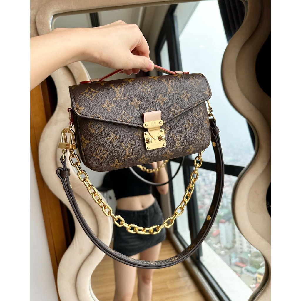 Túi quai xách WM266-20 METTIS DÁNG NGANG fullbox nam châm nguyên seal 2 lớp kích thước:20cm bản 2 quai xinh xỉu