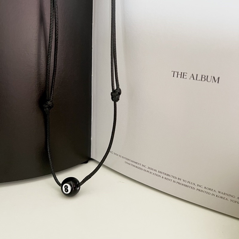 Vòng cổ dây da rút mặt số 8 bida đen