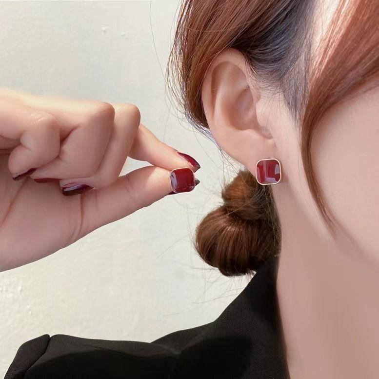 Bông tai hình vuông đỏ đô cô nàng công nương nước Pháp BT300