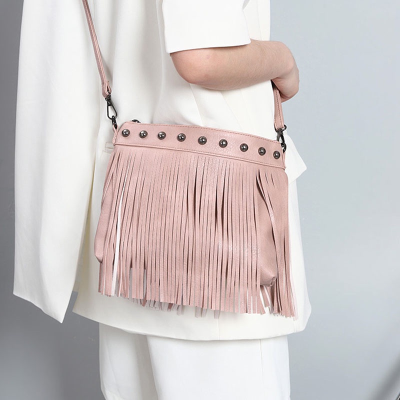 Túi Đeo Chéo Bằng Da Mềm Đính Đinh Tán Tua Rua Thời Trang Cho Nữ