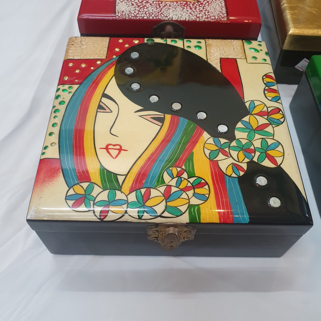 Hộp Trang Sức sơn mài Thanh Bình Lê cao cấp vuông 16.5x16.5x6 cm đựng đồ trang sức, vật dụng nhỏ phòng ngủ, trang trí