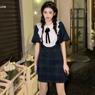 Đầm caro xanh caro cổ yếm phối bèo ren đính nơ đen dạo phố