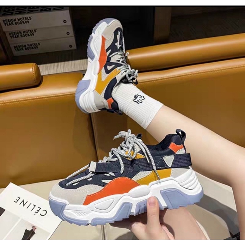 Giày nữ dáng Sneaker năm 2022 nâng đế pha mầu cá tính mã
