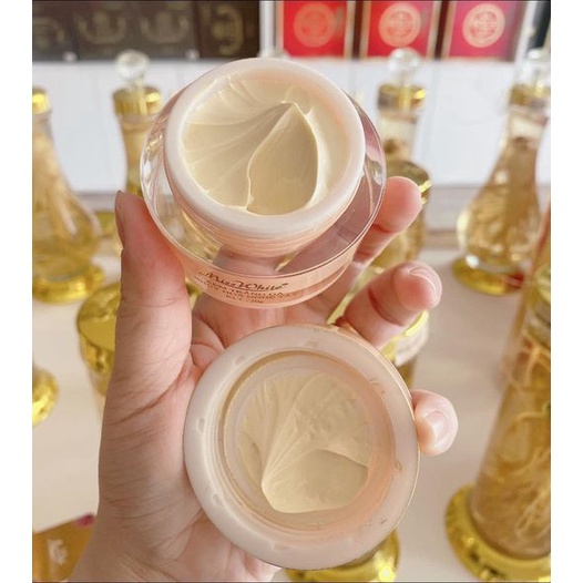 Kem trắng da nhụy hoa nghệ tây