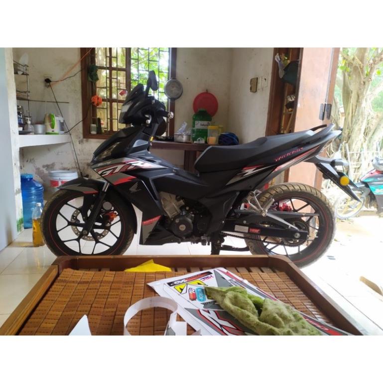 DECAL PVC 5 LỚP CHẤT LƯỢNG CAO Tem rời Winner Gtr xám đỏ đen