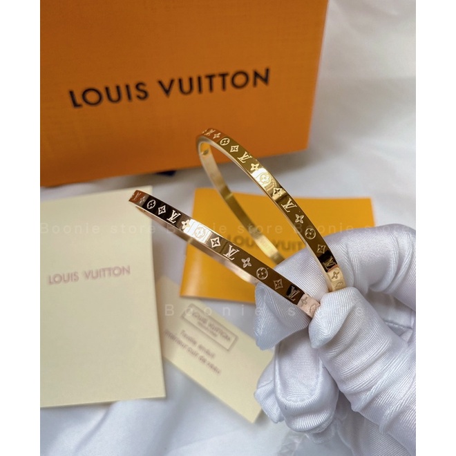 Vòng tay LV monogram khắc tên theo yêu cầu không rỉ - bảo hành 5 năm - cuff cặp đôi
