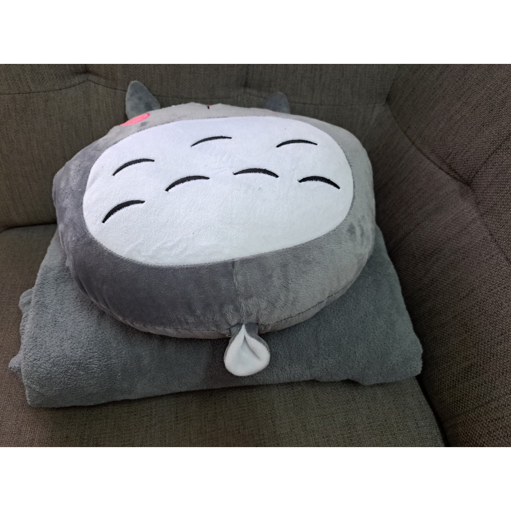 Bộ Chăn gồi văn phòng đa năng 3 in 1 - mèo TOTORO  nhắm mắt