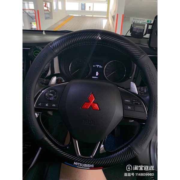 Ốp logo vô lăng xe Mitsubishi Outlander 2010-2022