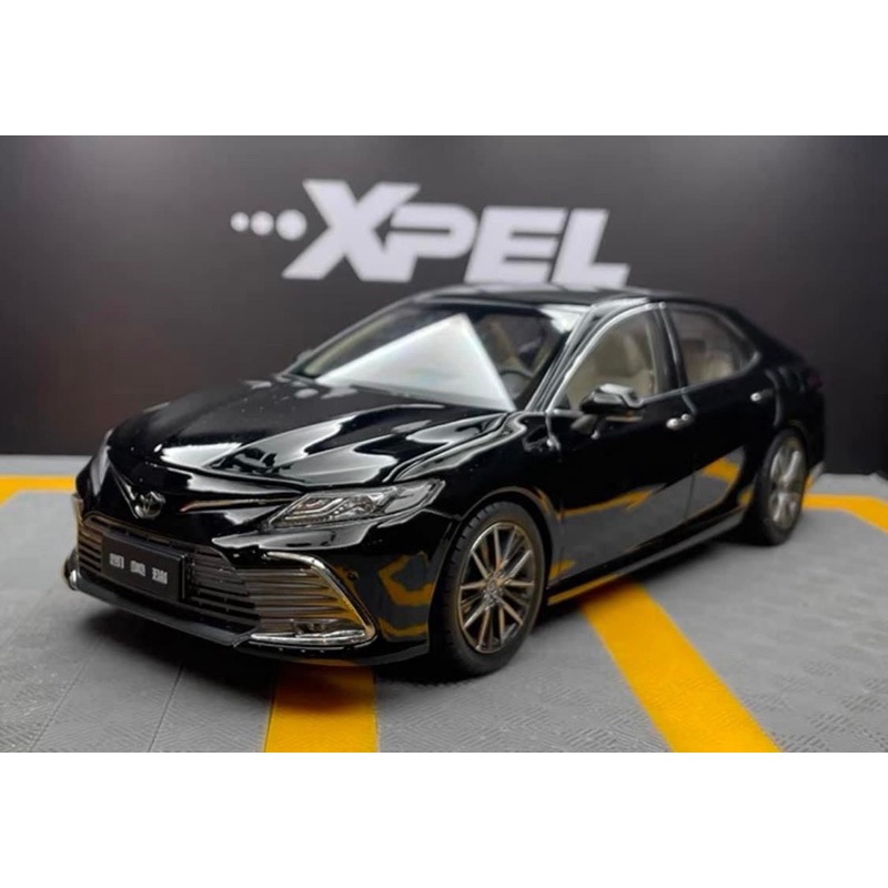 Mô hình xe Toyota Camry 2021 1:18 Paudi