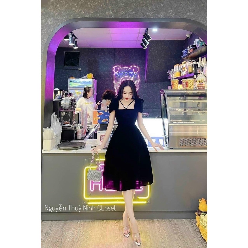 Đầm nhung cúp ngực tay ngắn có dây đeo chéo cổ dáng midi xòe , 2 màu trắng đen mặc đi tiệc nổi bật