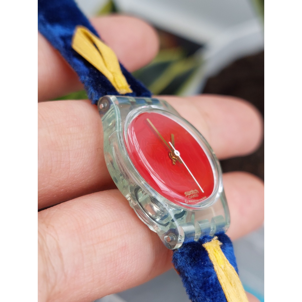 Đồng hồ Thuỵ Sĩ nữ Swatch mặt đỏ chạy pin hàng Si