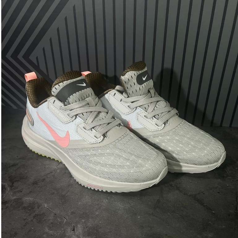 Giày Sneaker Thể Thao Nữ Airzoom Watershell Xám Hồng