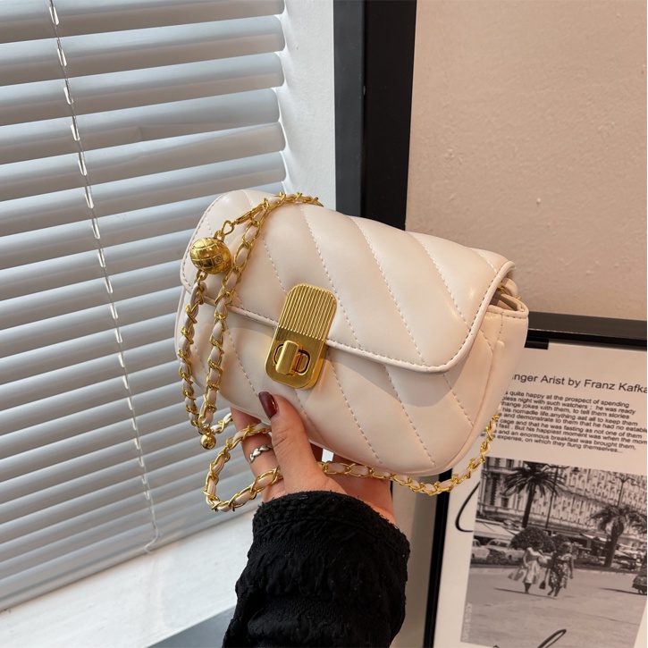 Túi xách nữ đeo chéo khóa xoay mạ đồng vàng siêu sang chất da mềm mịn cao cấp Capucha T226