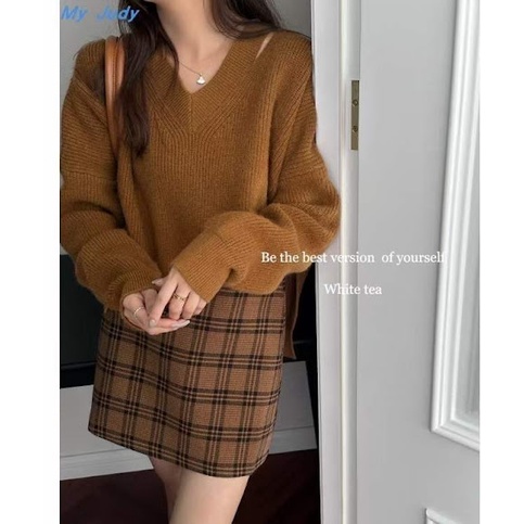 Áo len tăm cổ v xẻ vai tay dài dáng basic
