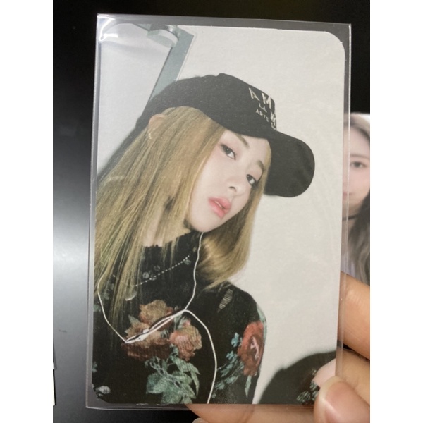 Thẻ hình nhóm Lesserafim