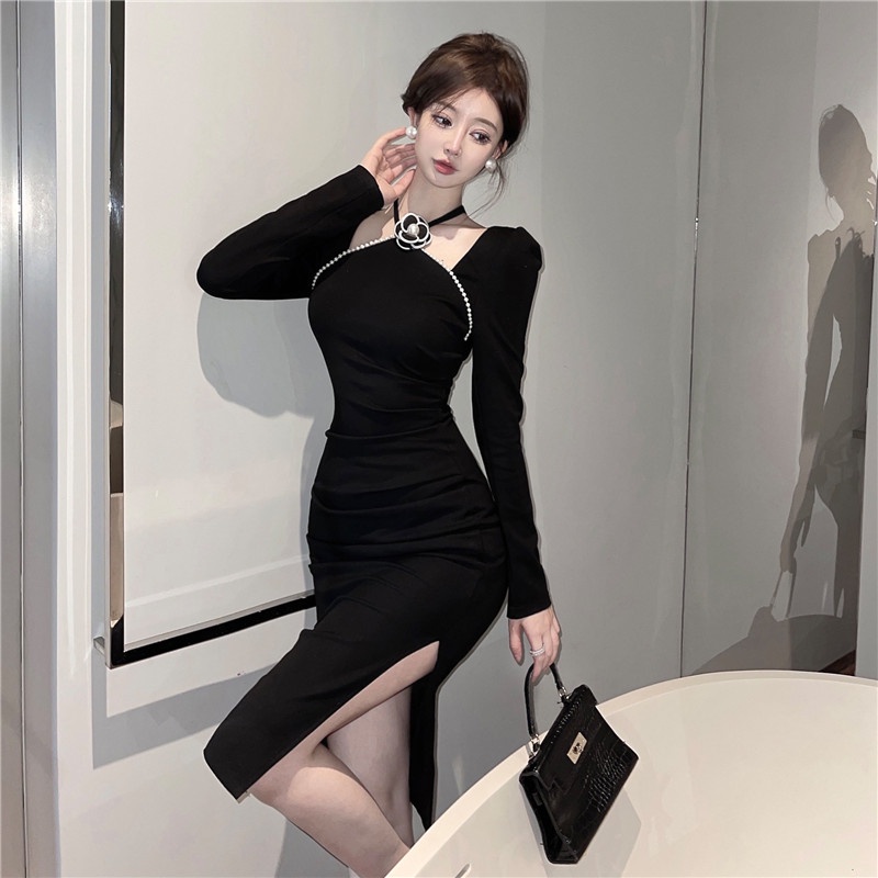 Đầm Váy Liền Nữ Thiết Kế Vải Thun Co Giãn Hở Vai Xẻ Tà Dài Đến Gối Gắn Bông Hoa Trên Cổ Sang Trọng Phù Hợp Dự Tiệc