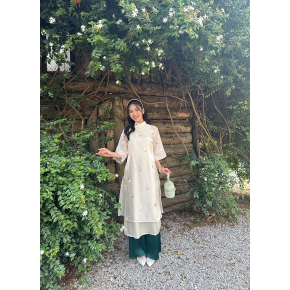 Áo dài tơ thêu hoa nhiều màu