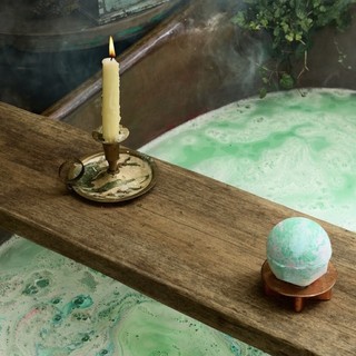Bom tắm LUSH - Lakes bath bomb