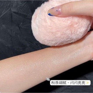 Bông phấn bắt sáng Mack Andy