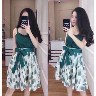 Đầm trẻ trung họa tiết xinh sẵn thích hợp khi đi chơi, dự tiệc
