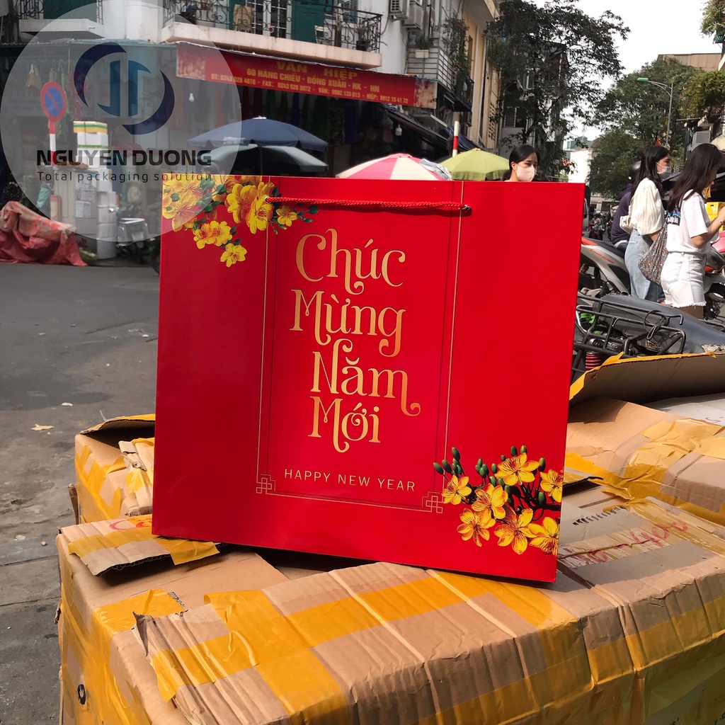 Túi giấy đựng quà Tết in Chúc Mừng Năm Mới màu Đỏ bóng - Inbox chọn mẫu