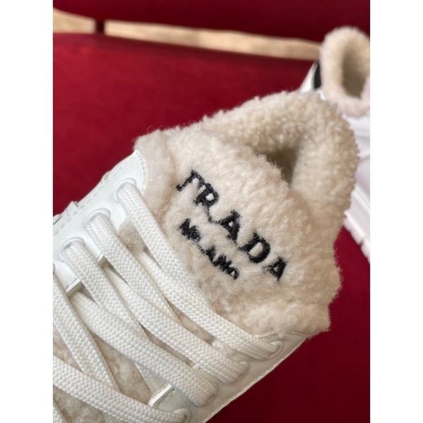 Giày thể thao nữ sneaker mùa đông lót lông ấm áp Prada 2022 cao cấp