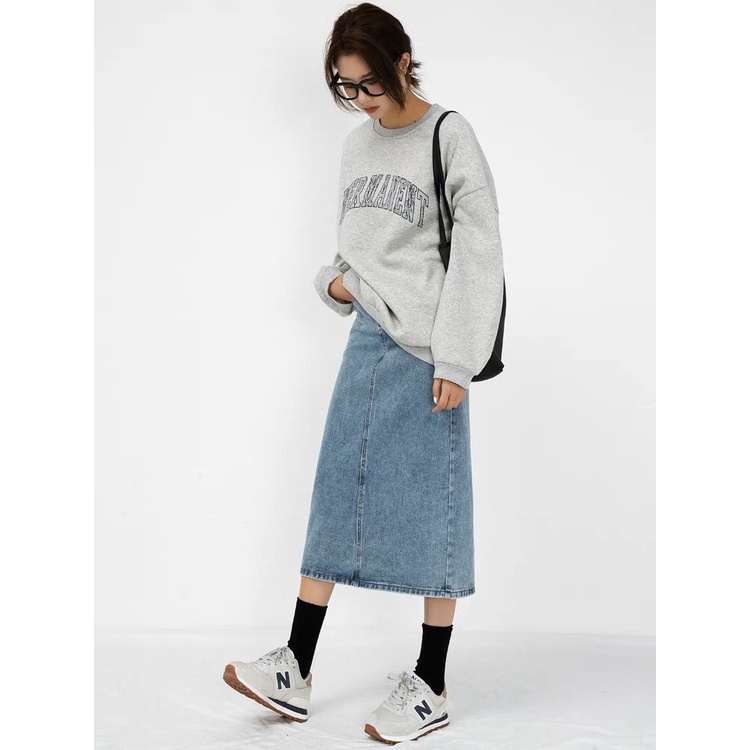 Chân váy jean dài xẻ tà trước viền chỉ nổi fmstyle, chân váy dài xẻ tà jean phong cách Hàn Quốc | Fmstyle Shop 209200037