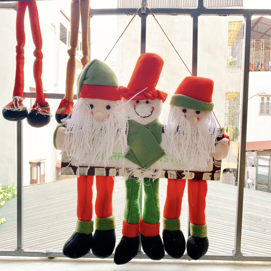 Thú bông treo cửa Giáng Sinh/ Noel cầm bảng gỗ Merry Christmas, Treo cửa trang trí quán cafe, văn phòng, phòng ngủ